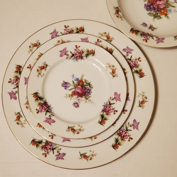 Harmony House Dresdania Plates - Picture 3 of 16